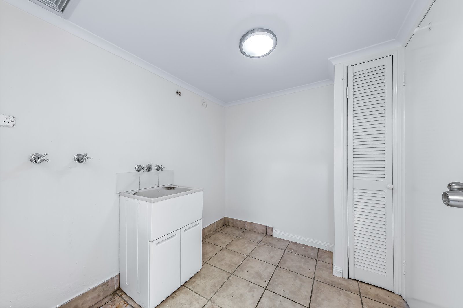 11 South Molle Boulevard CANNONVALE 20