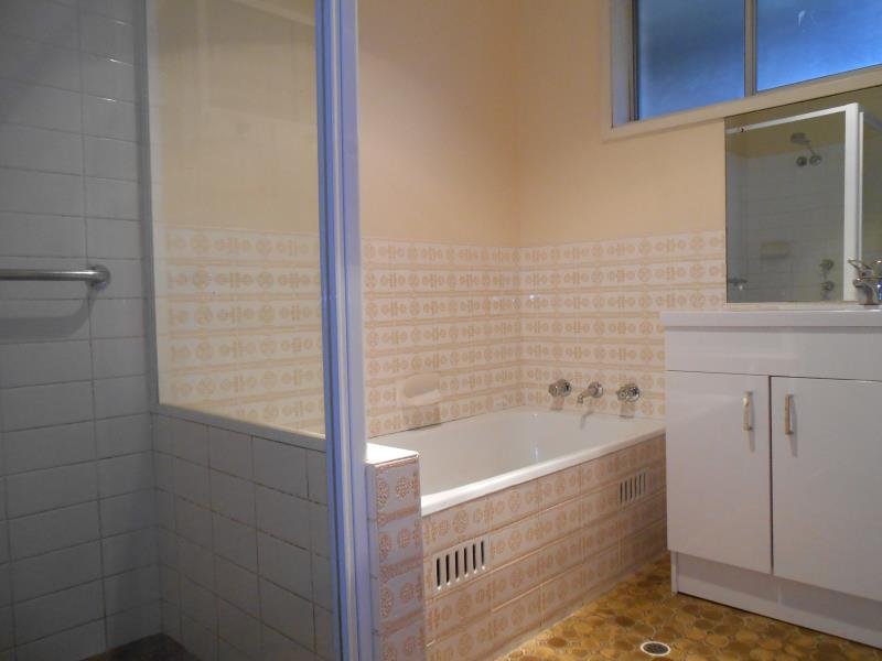 11 Southview Street TAMWORTH 5