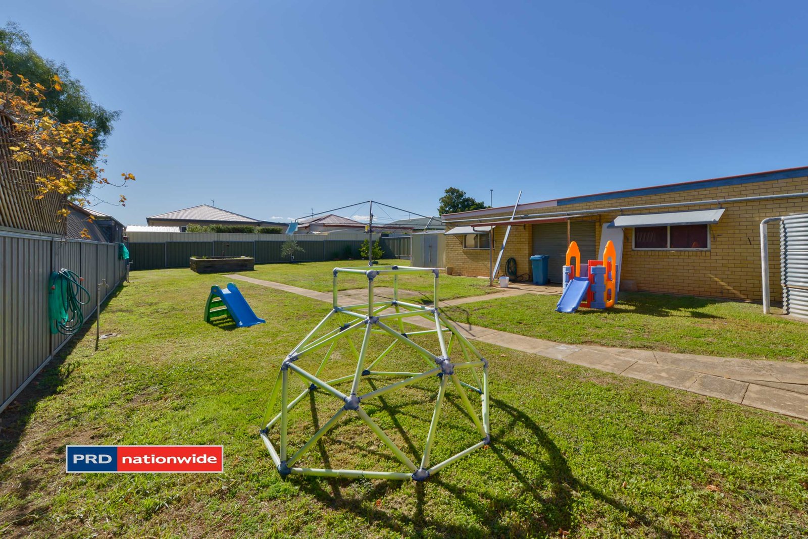 11 Southview Street TAMWORTH 2