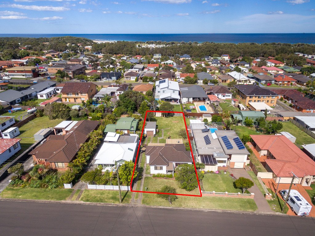 11 Spinks Rd  EAST CORRIMAL 1
