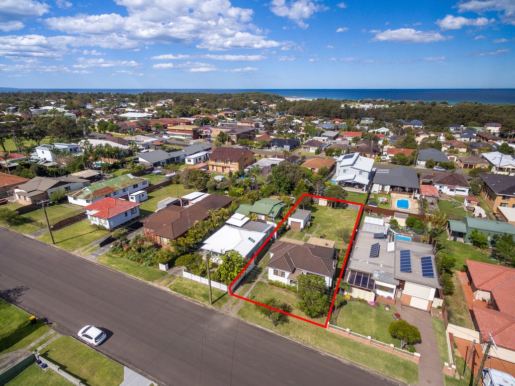 11 Spinks Rd  EAST CORRIMAL 2