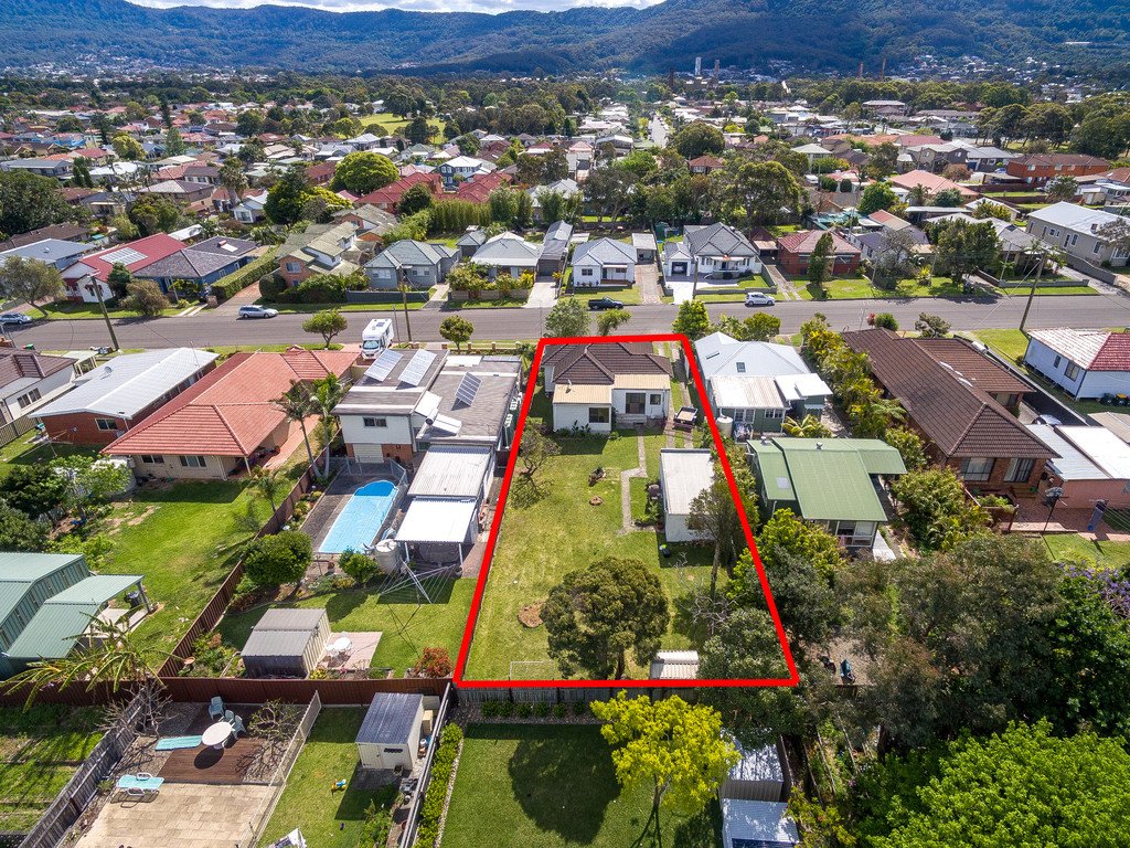 11 Spinks Rd  EAST CORRIMAL 5