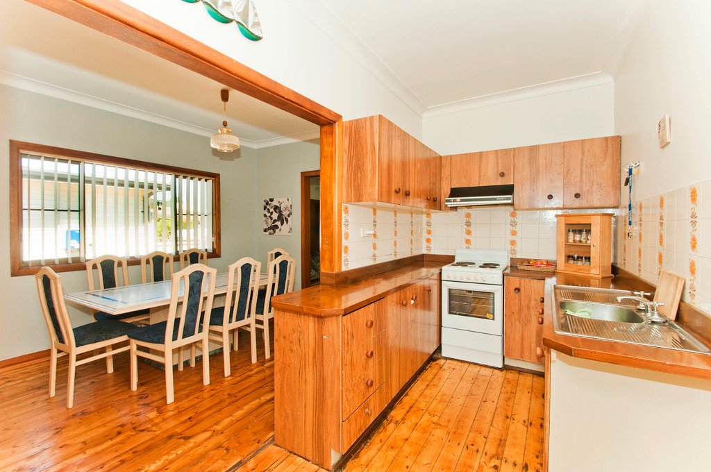 11 Spinks Rd  EAST CORRIMAL 7