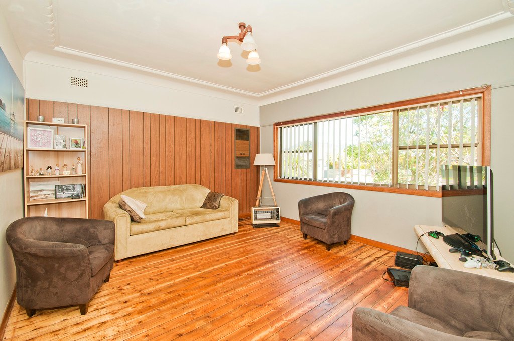 11 Spinks Rd  EAST CORRIMAL 9