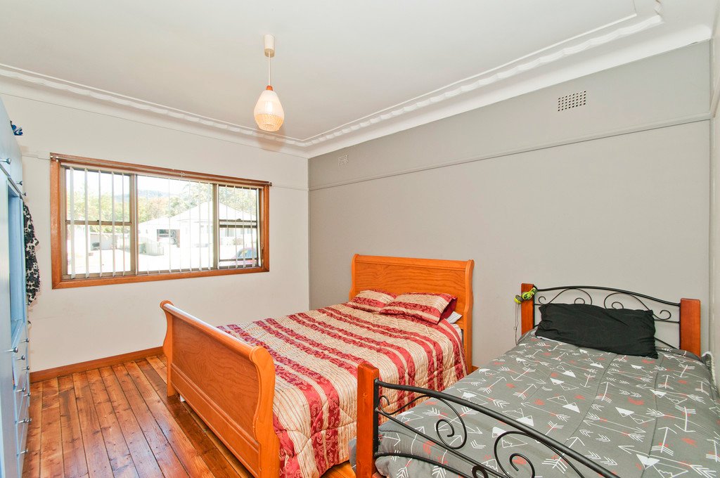 11 Spinks Rd  EAST CORRIMAL 12