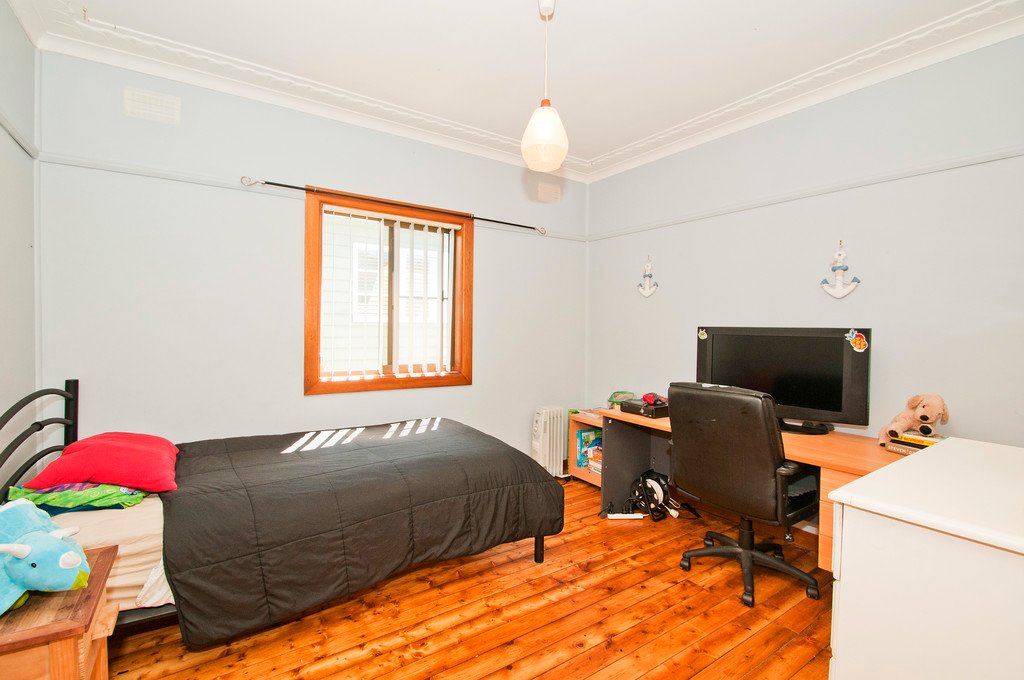 11 Spinks Rd  EAST CORRIMAL 13