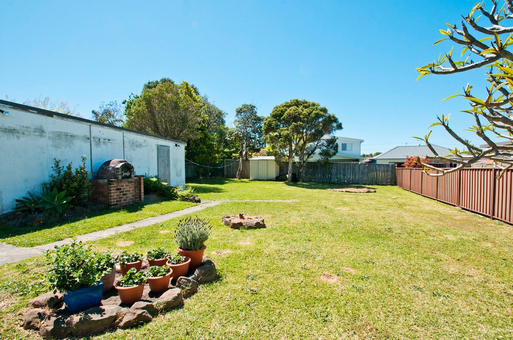 11 Spinks Rd  EAST CORRIMAL 16