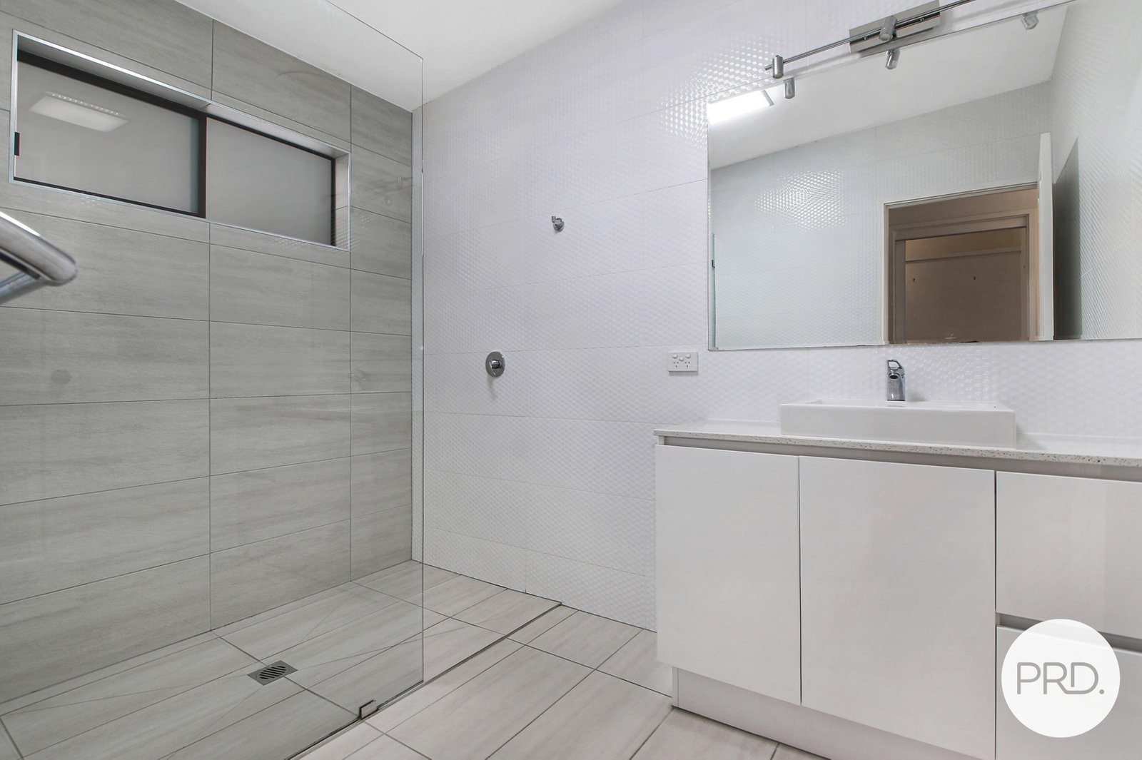 1/1 Stott Court WODONGA 6