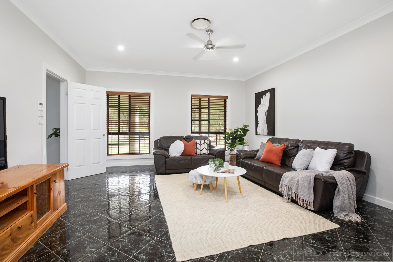 11 Sutton Grove BRANXTON 6