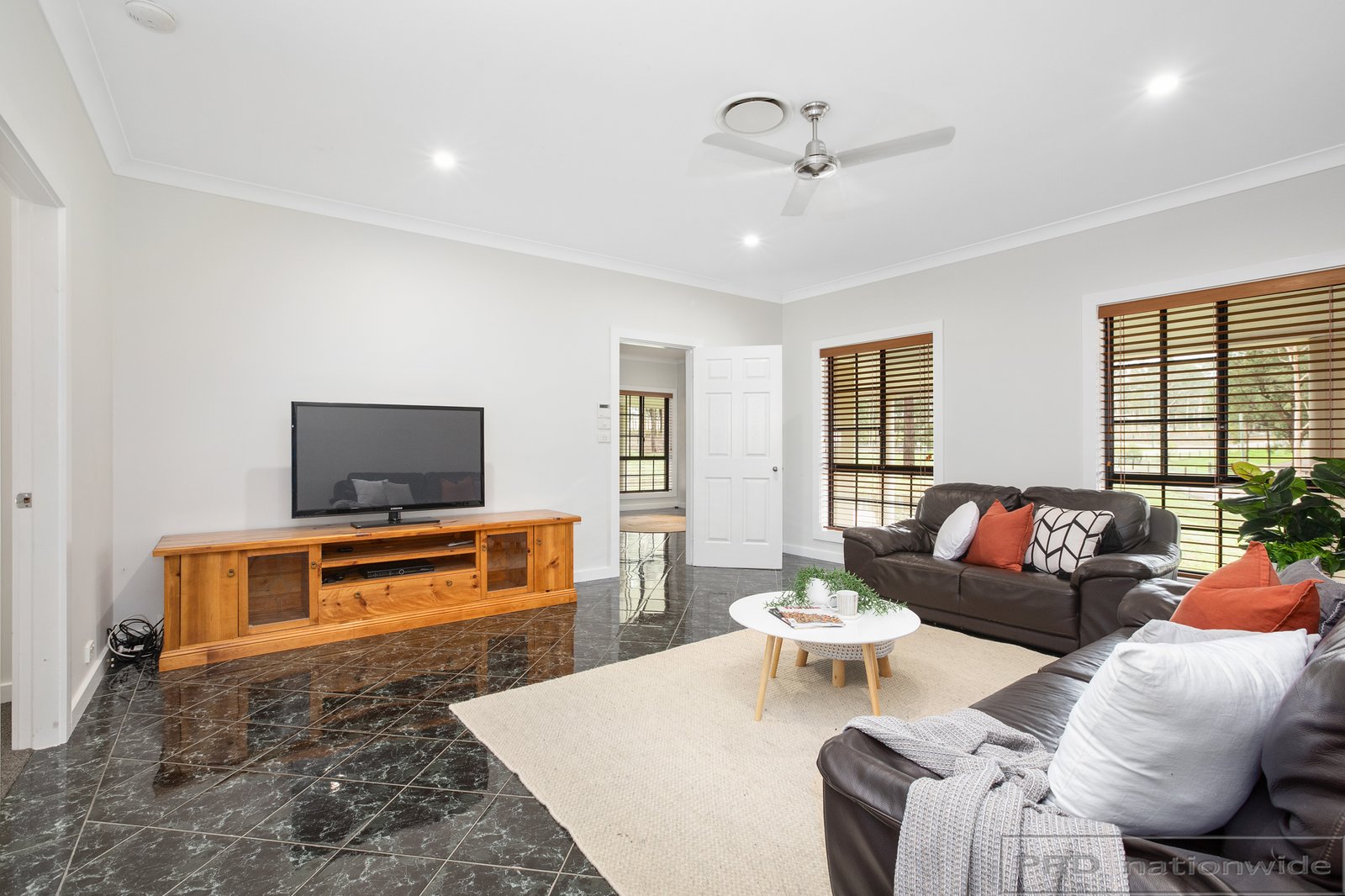 11 Sutton Grove BRANXTON 10