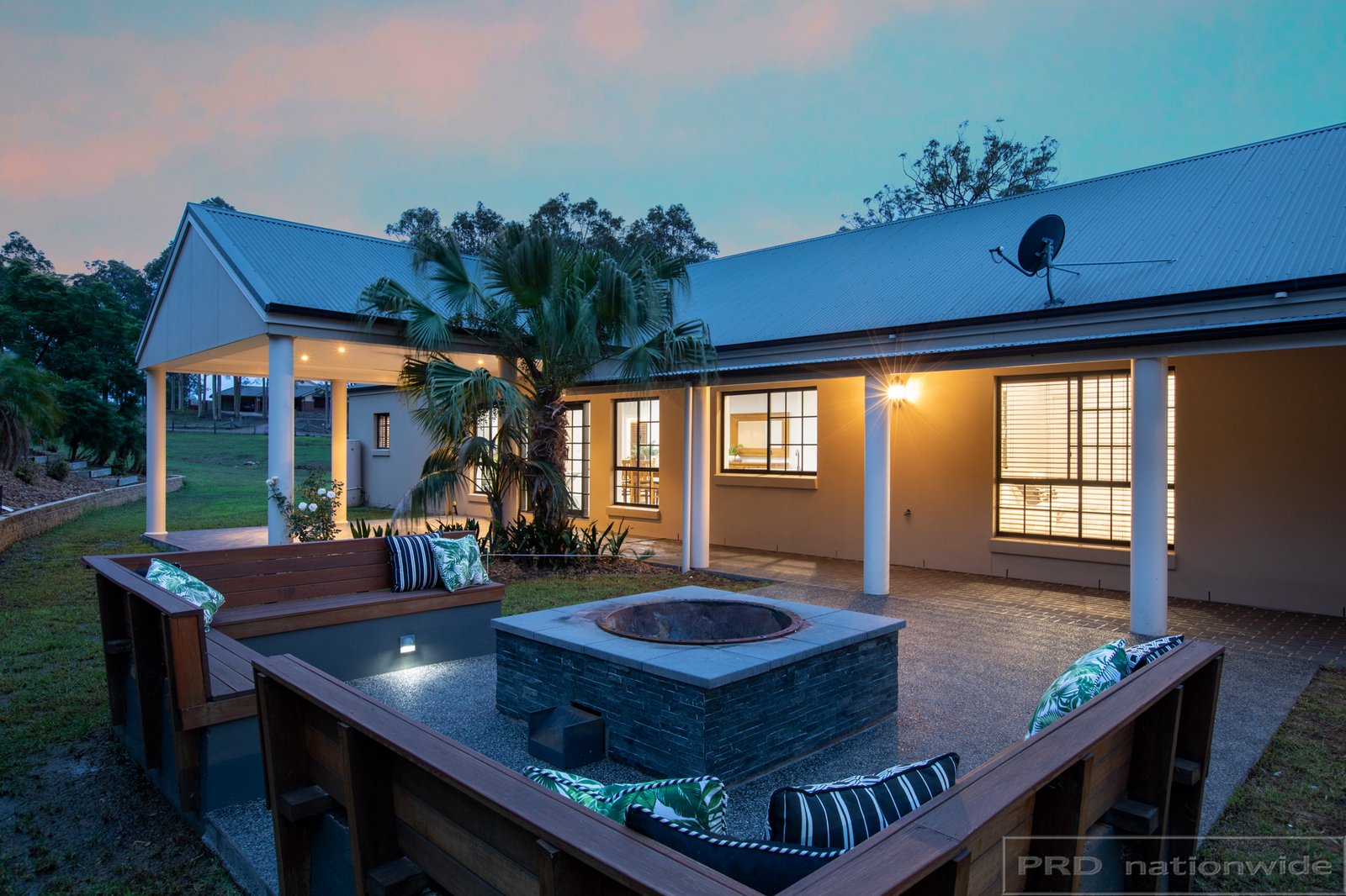 11 Sutton Grove BRANXTON 14