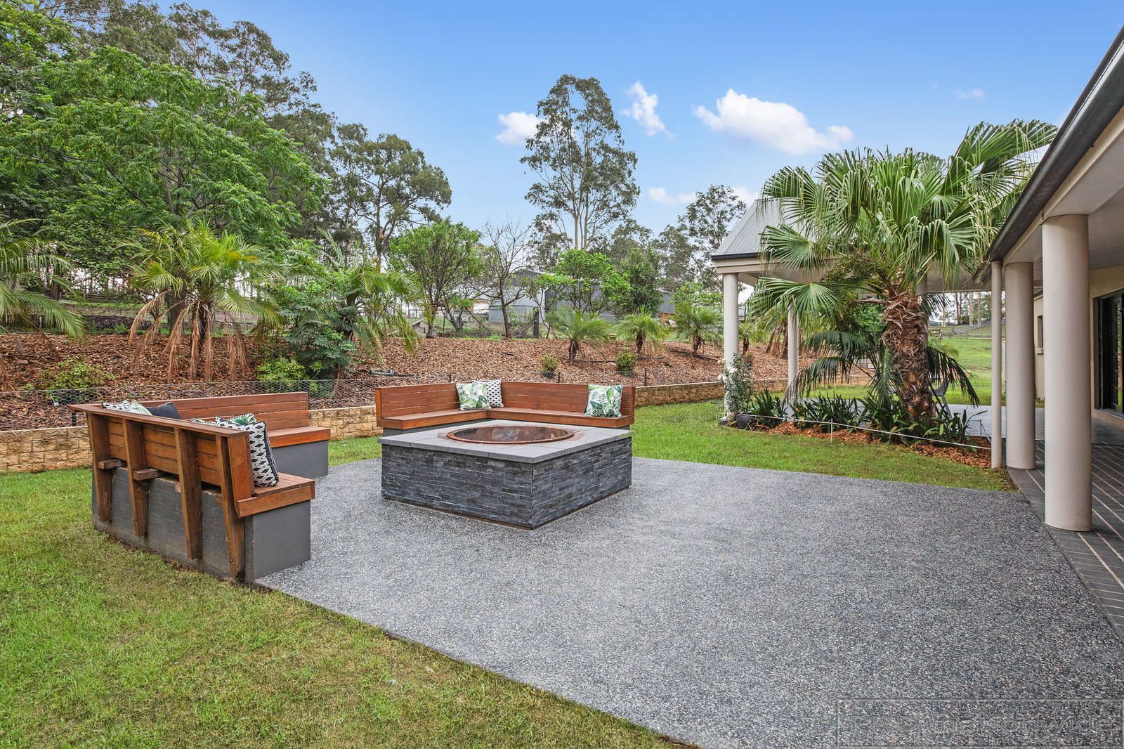 11 Sutton Grove BRANXTON 17