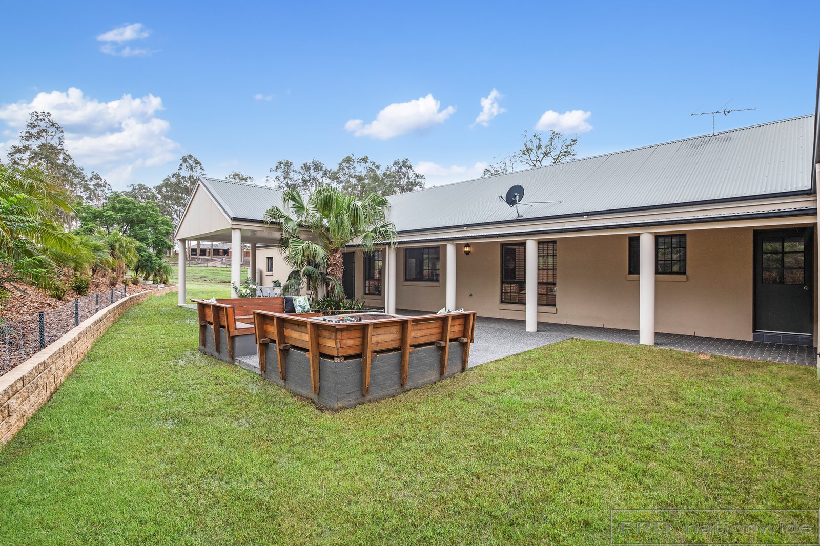 11 Sutton Grove BRANXTON 19