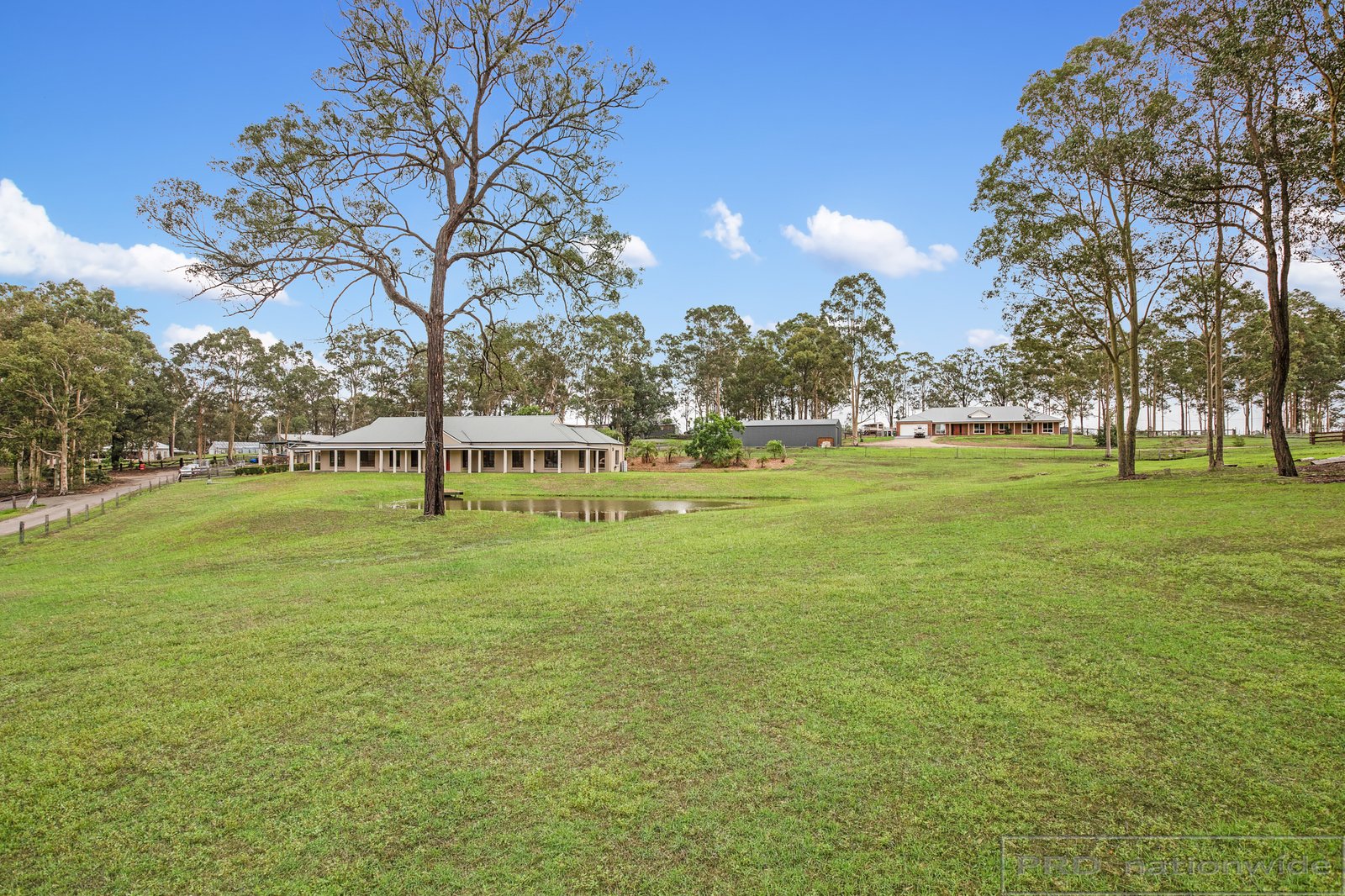 11 Sutton Grove BRANXTON 22