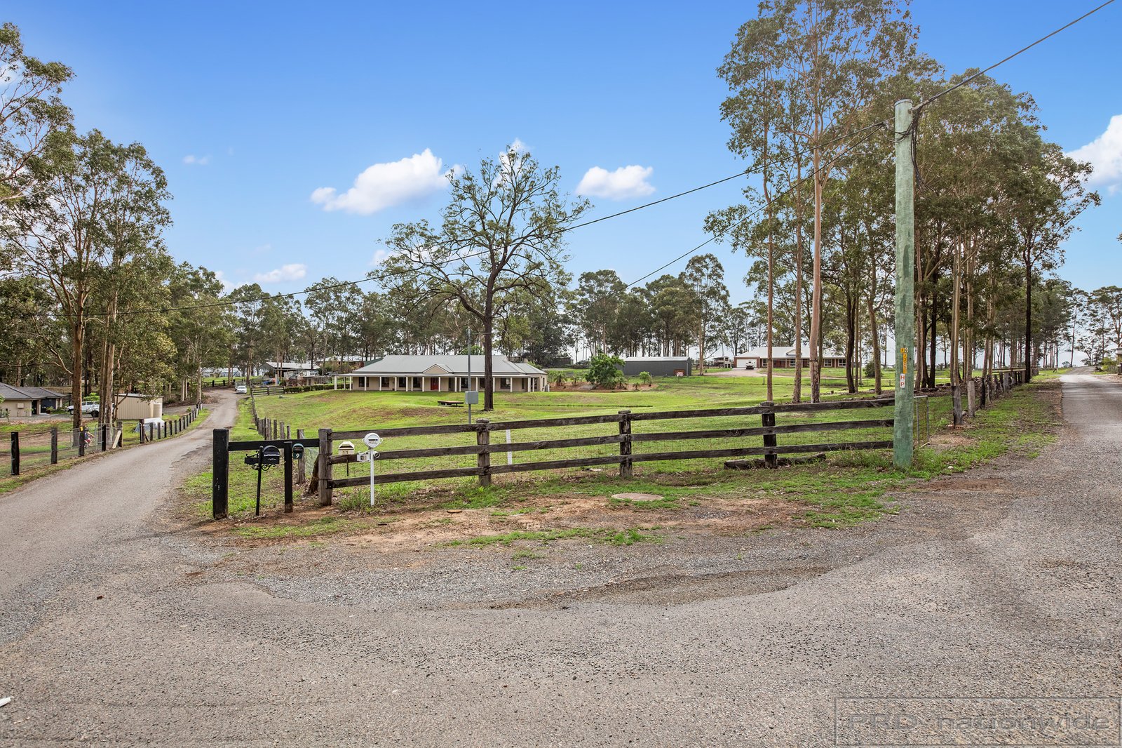 11 Sutton Grove BRANXTON 33