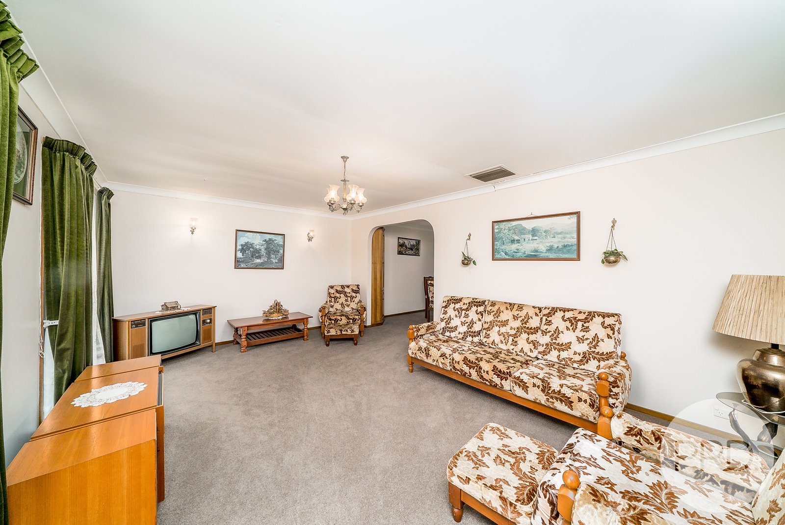 11 Sycamore Road LAKE ALBERT 5