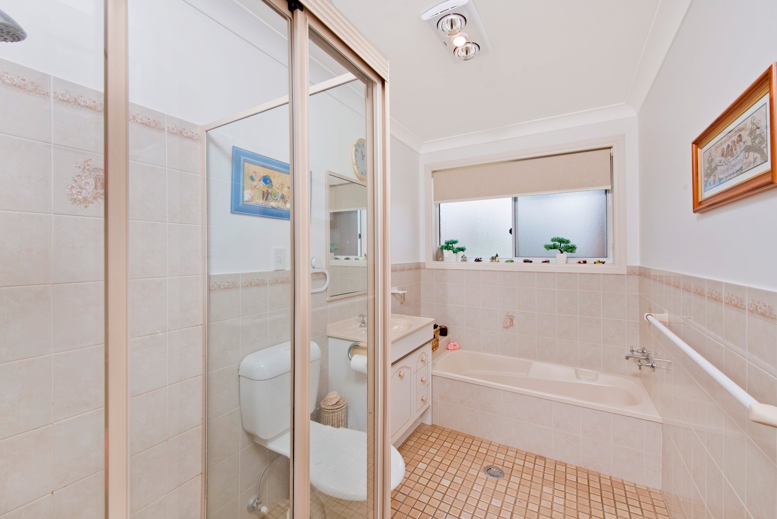 1/1 Tallowood Close LAURIETON 6