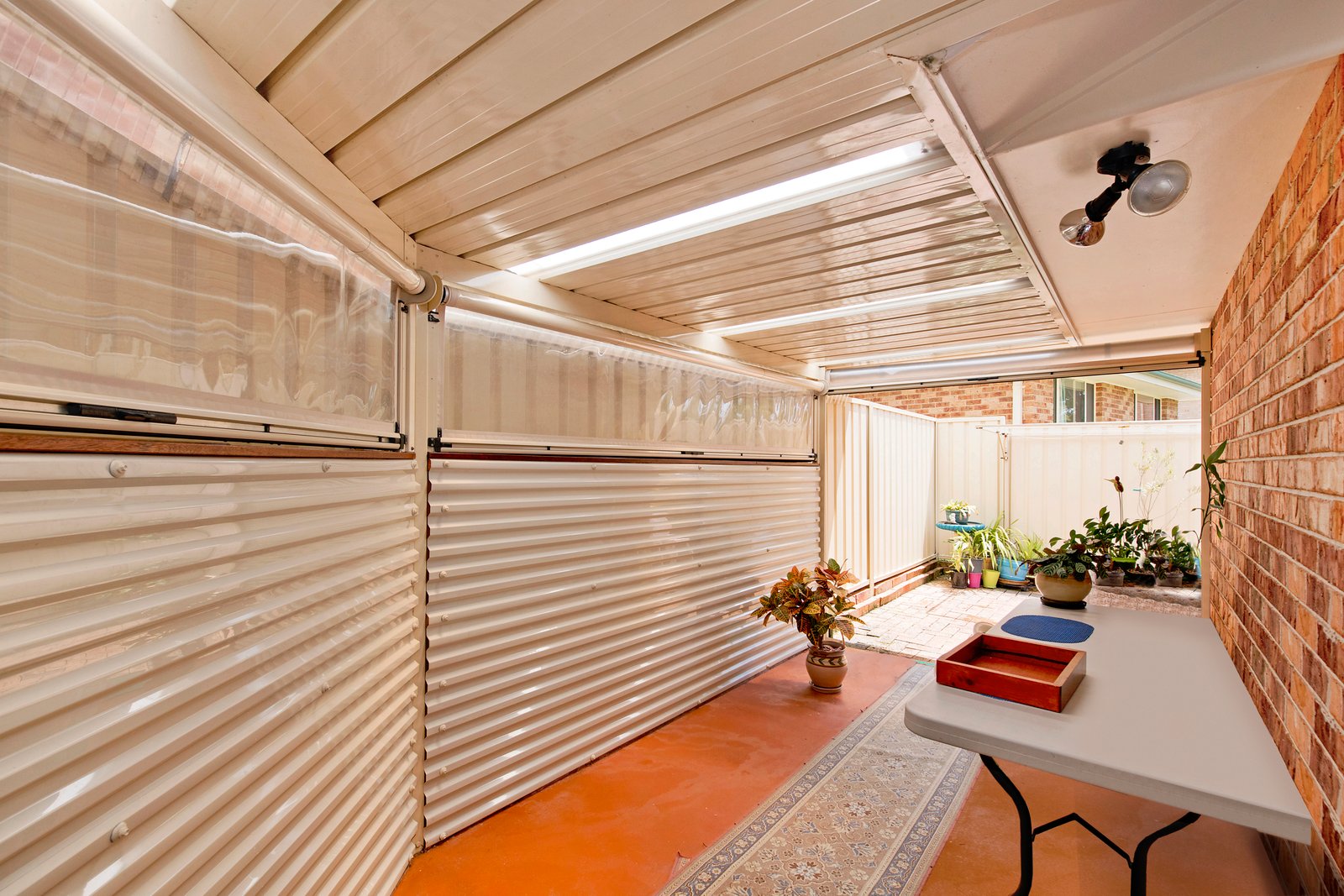 1/1 Tallowood Close LAURIETON 10