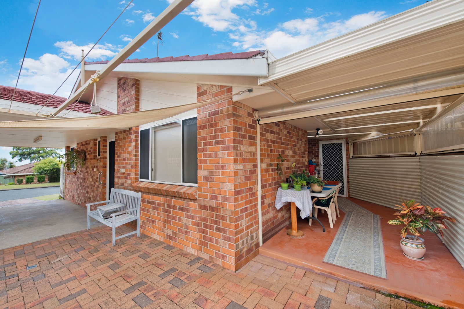 1/1 Tallowood Close LAURIETON 11