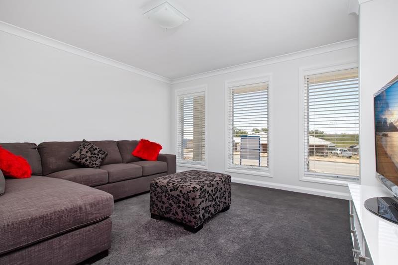 11 Tantoon Circuit FOREST HILL 4