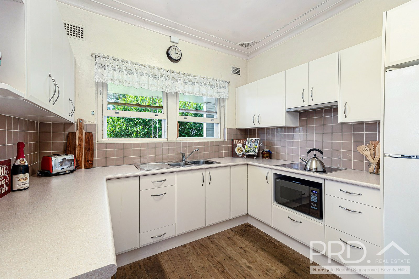 11 Tarrilli Street BEVERLY HILLS 3