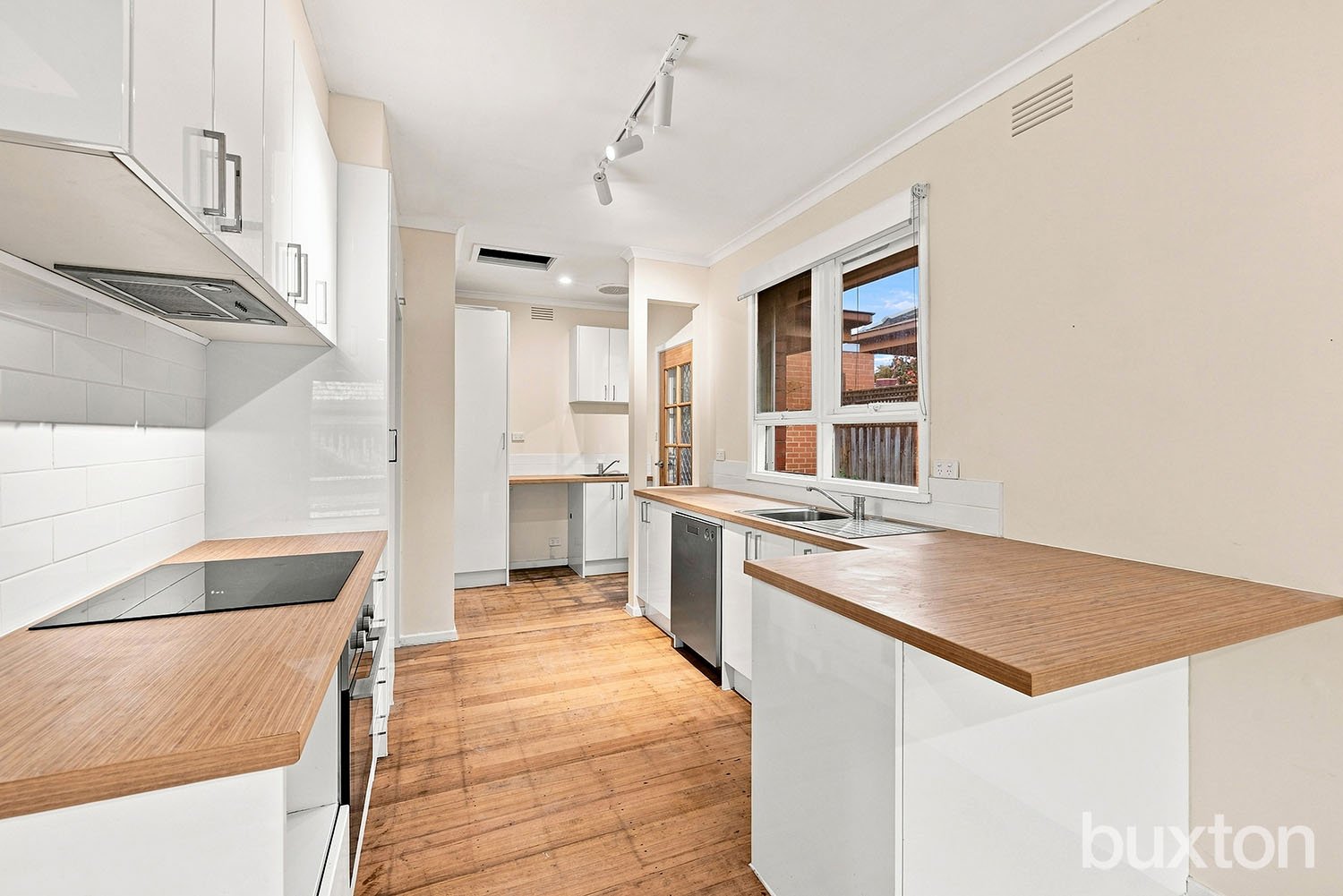 Gallery: 1/1 Tenham Grove