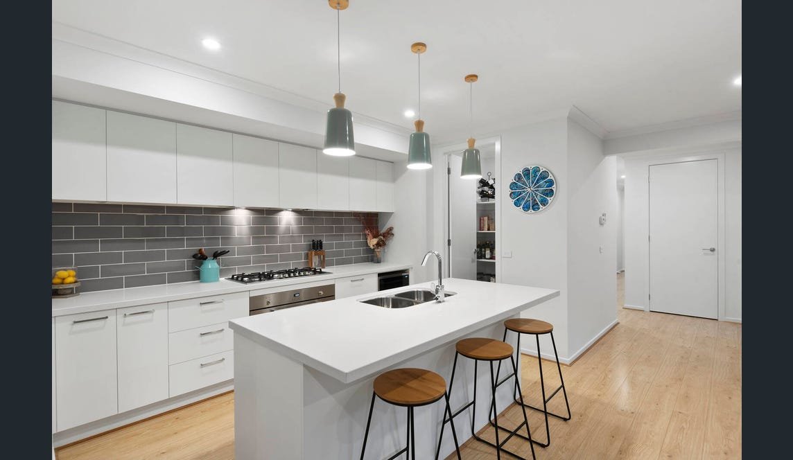 Real Estate and Property in 11 Tenterfield Street, Armstrong Creek, VIC