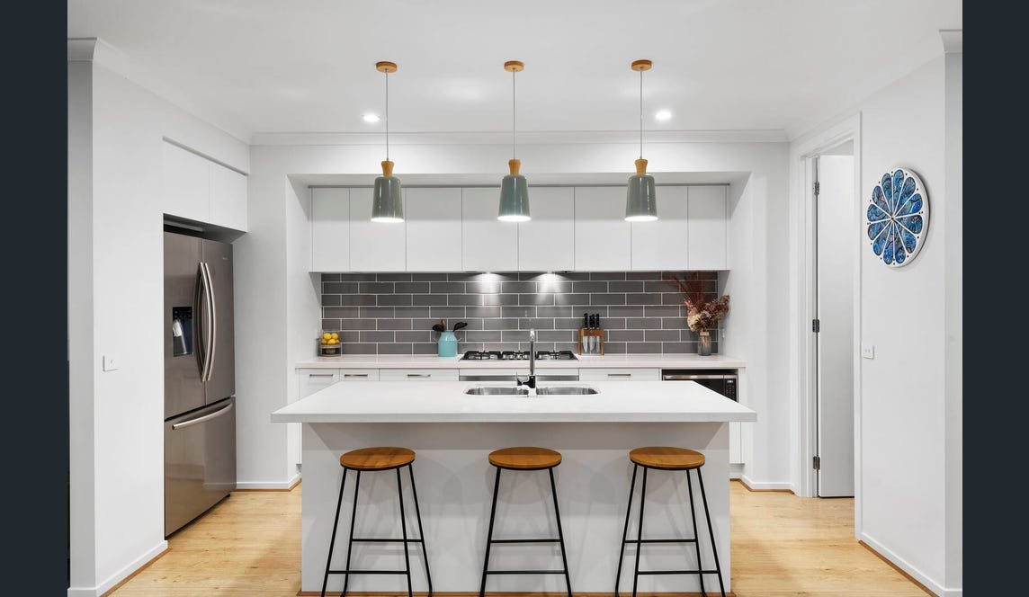 Real Estate and Property in 11 Tenterfield Street, Armstrong Creek, VIC