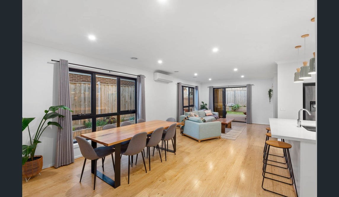 Real Estate and Property in 11 Tenterfield Street, Armstrong Creek, VIC