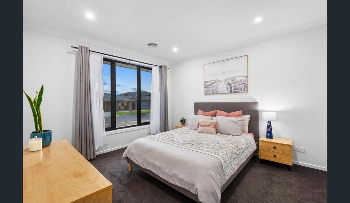 Real Estate and Property in 11 Tenterfield Street, Armstrong Creek, VIC