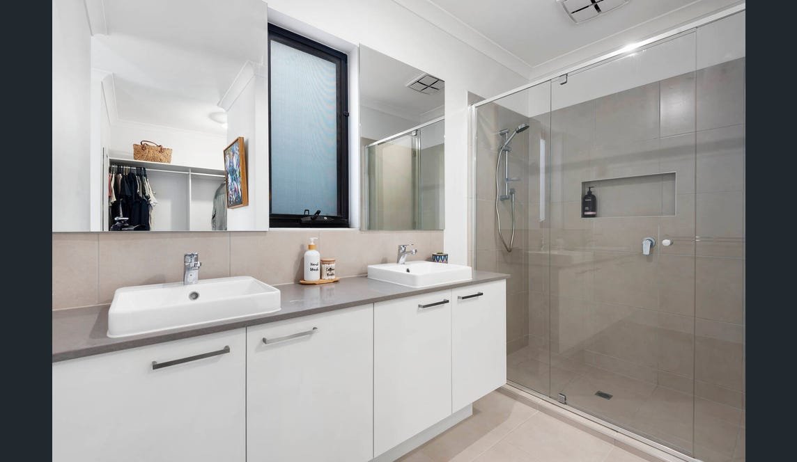 Real Estate and Property in 11 Tenterfield Street, Armstrong Creek, VIC