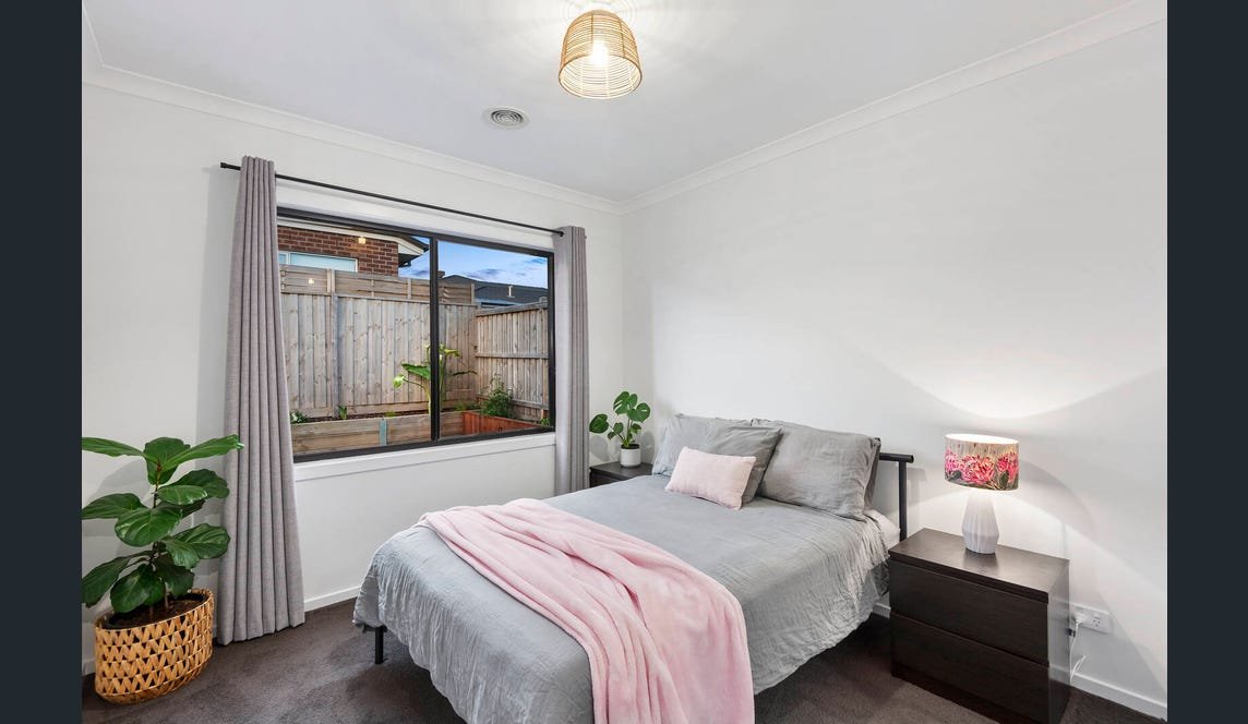 Real Estate and Property in 11 Tenterfield Street, Armstrong Creek, VIC