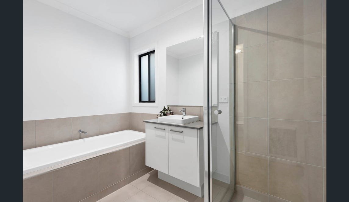 Real Estate and Property in 11 Tenterfield Street, Armstrong Creek, VIC