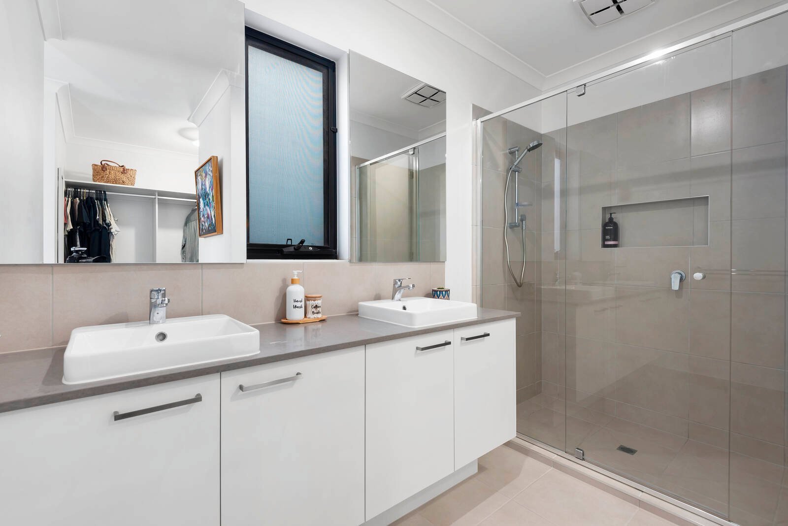 Real Estate and Property in 11 Tenterfield Street, Armstrong Creek, VIC