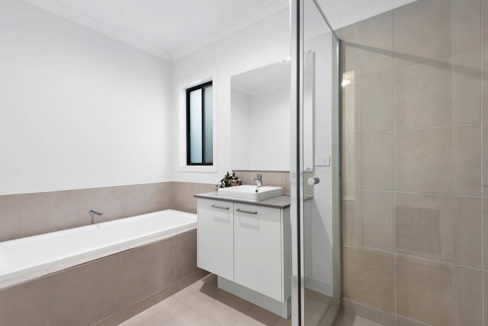 Real Estate and Property in 11 Tenterfield Street, Armstrong Creek, VIC