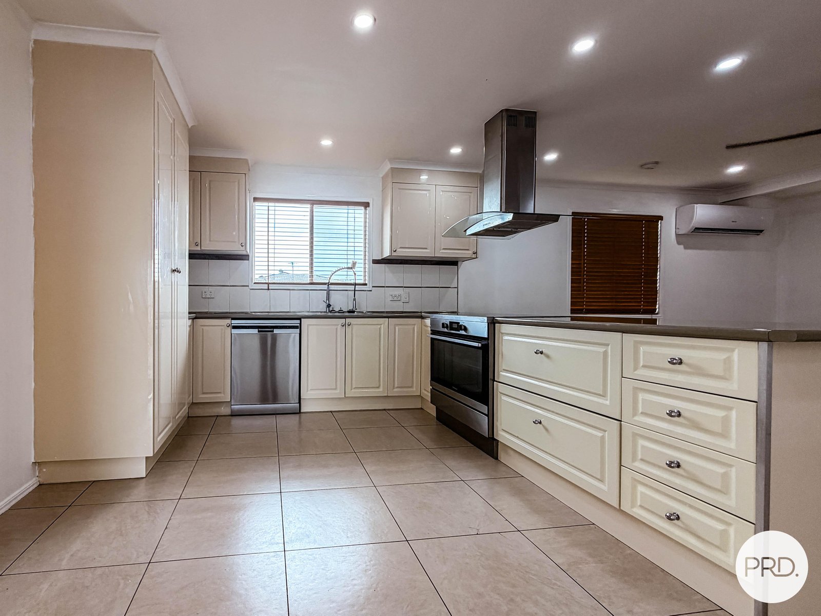 11 The Barons Drive ANDERGROVE 4