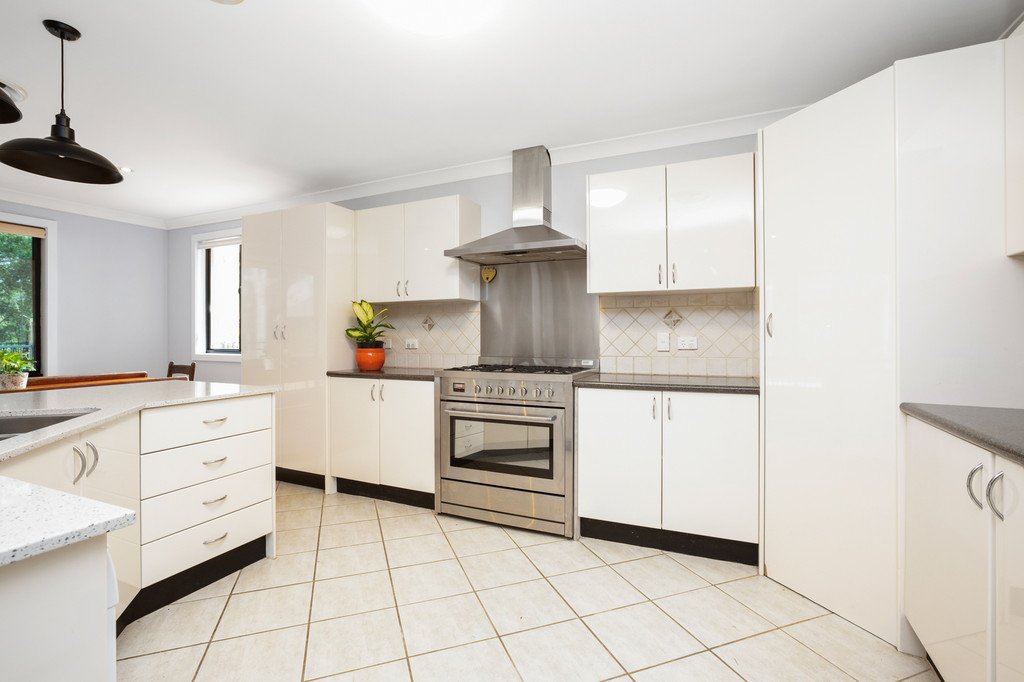 11 Thornbill Grove THORNTON 8