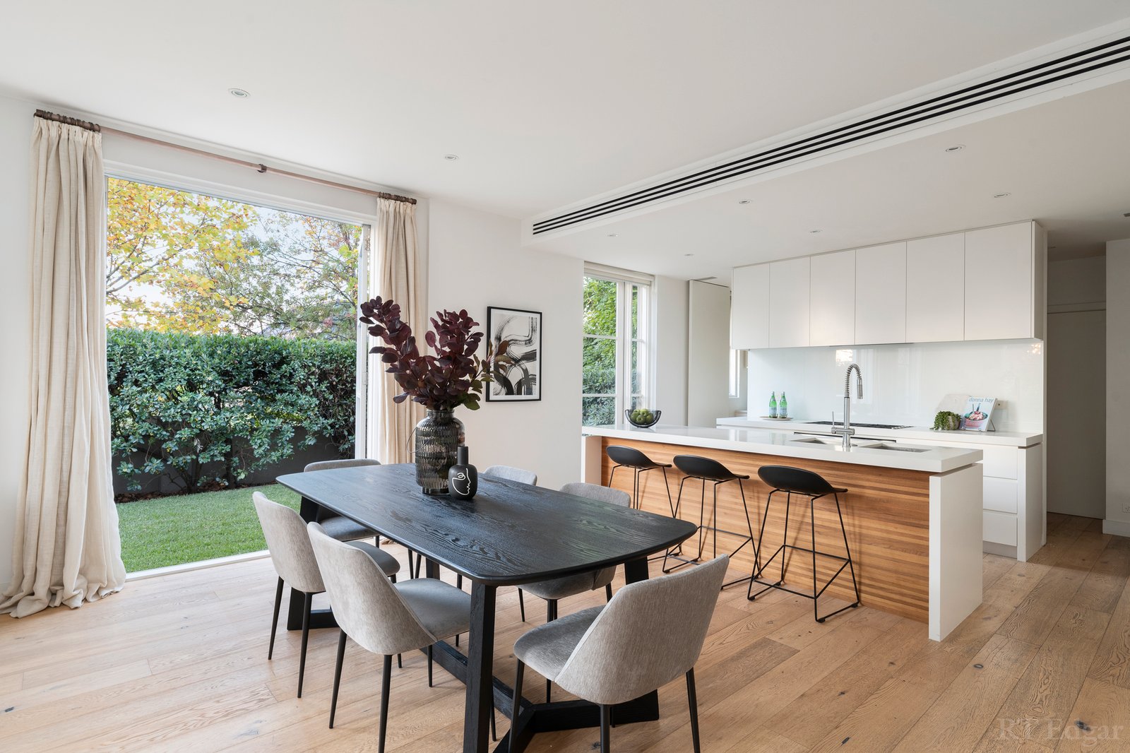 Real Estate and Property in 11 Torresdale Court, Toorak, VIC