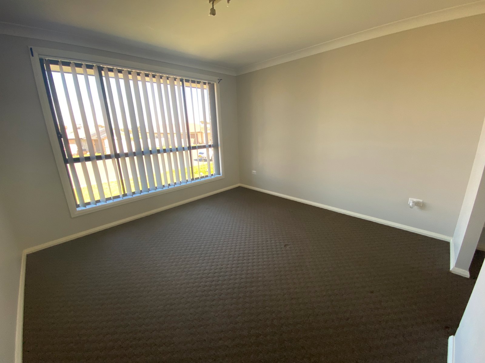 11 Tulipwood Crescent TAMWORTH 3