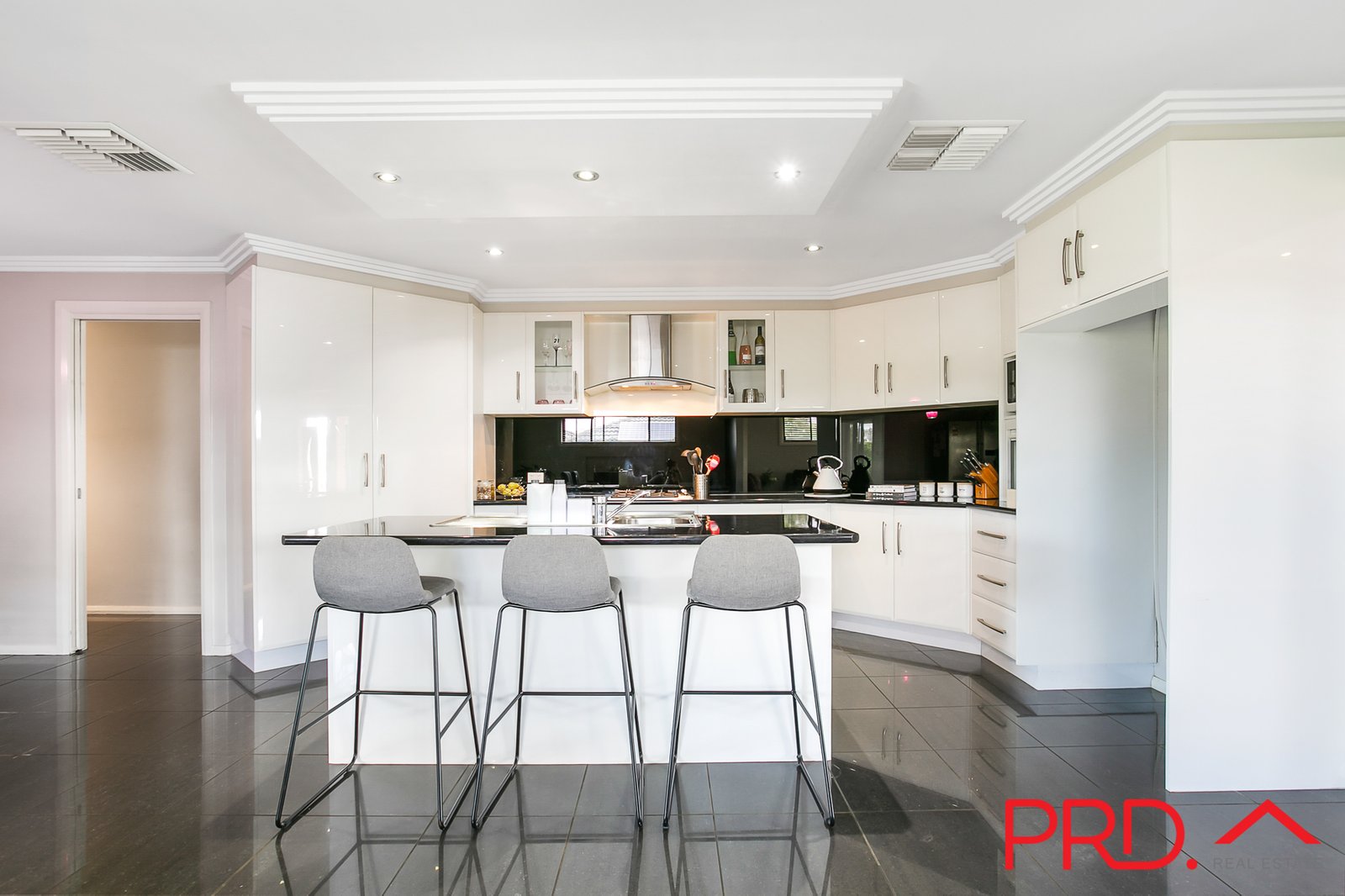 11 Verdelho Drive TAMWORTH 5