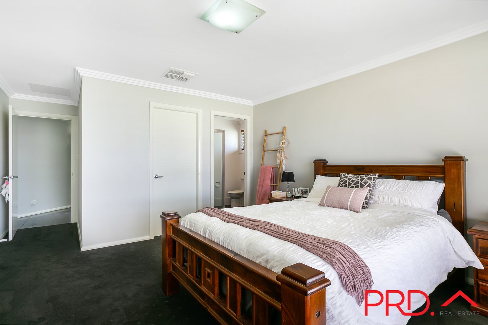 11 Verdelho Drive TAMWORTH 8