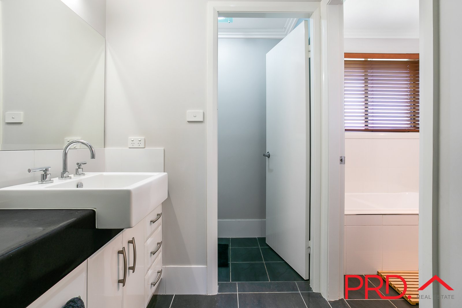 11 Verdelho Drive TAMWORTH 15