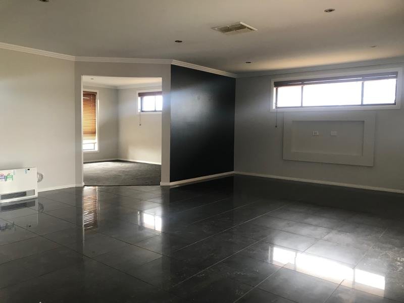 11 Verdelho Drive TAMWORTH 4