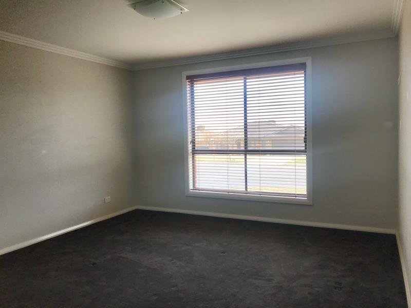 11 Verdelho Drive TAMWORTH 6