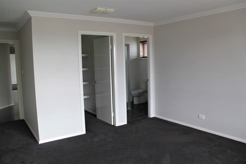 11 Verdelho Drive TAMWORTH 7