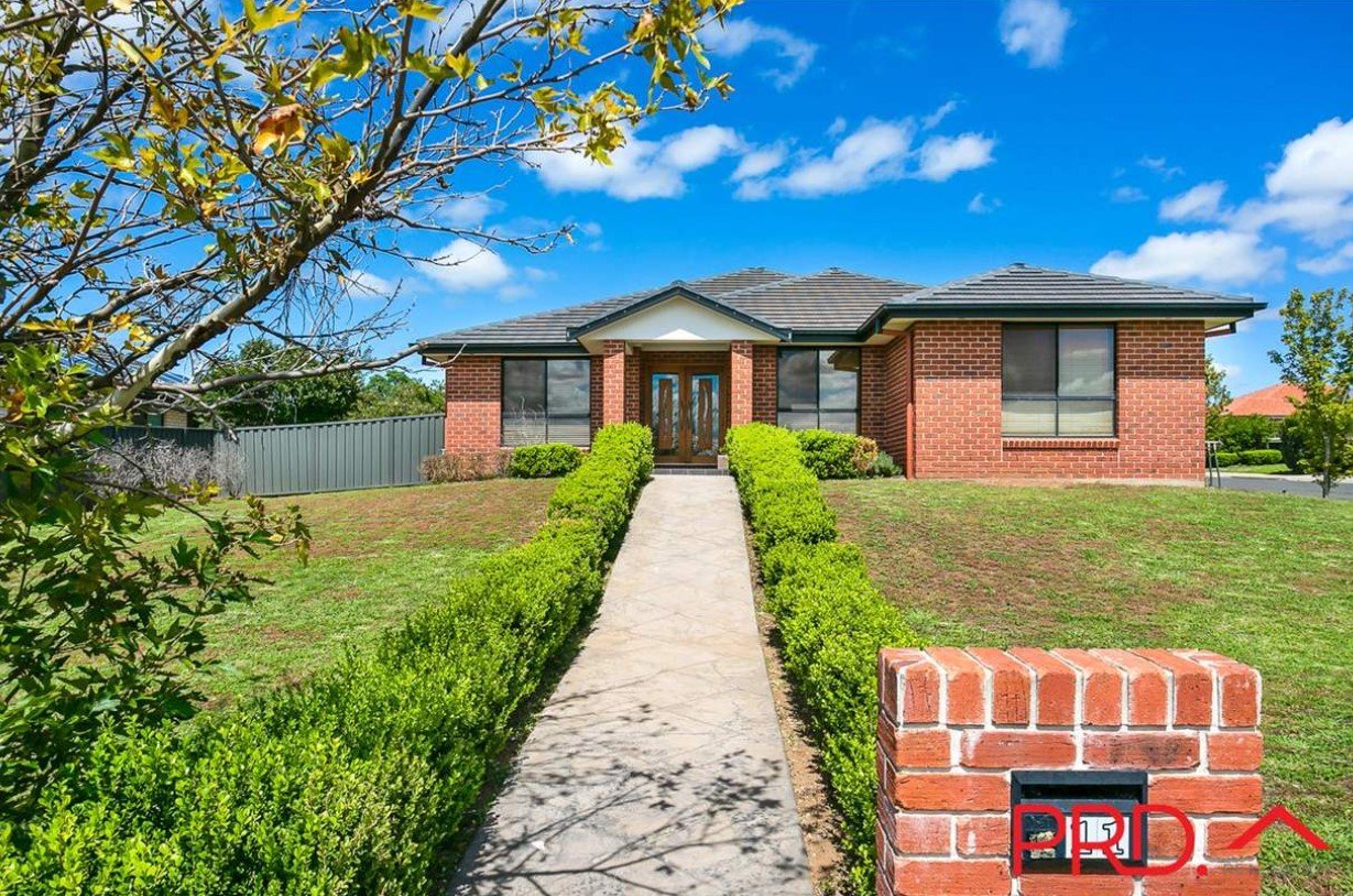 11 Verdelho Drive TAMWORTH 1