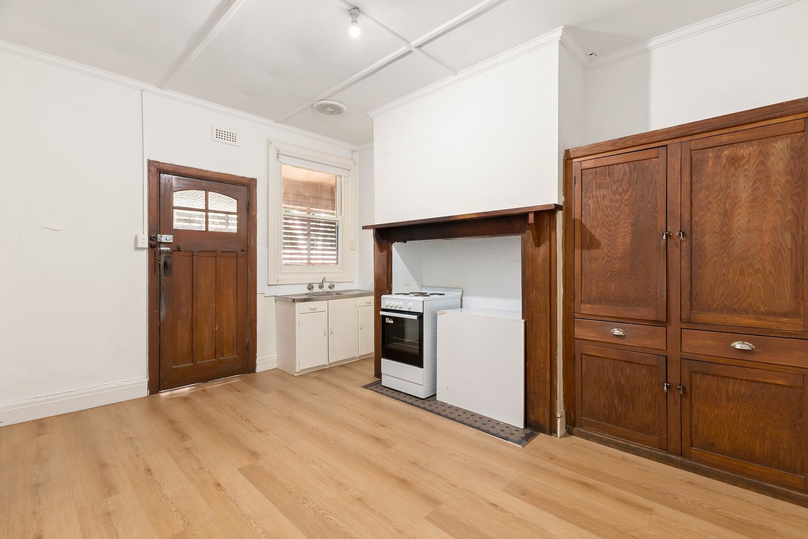 Real Estate and Property in 11 Walnut Street, Malvern, VIC