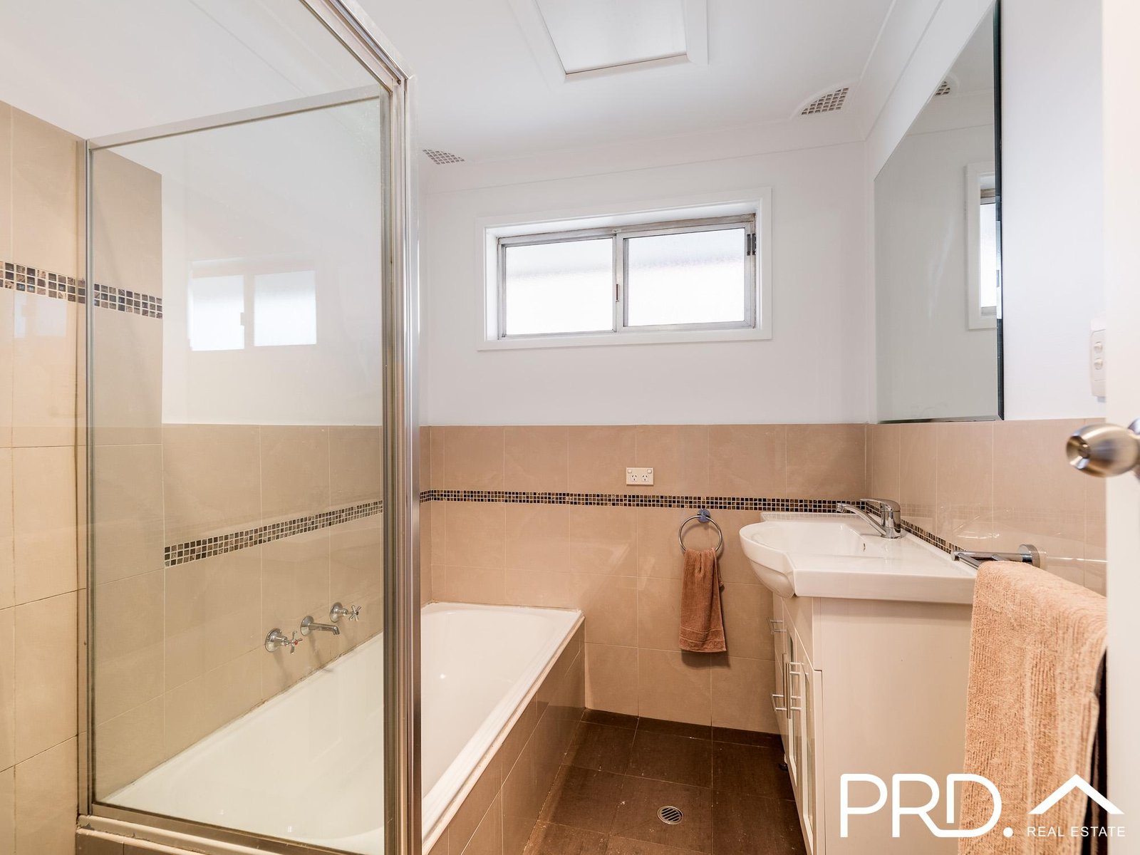 11 Warlencourt Avenue MILPERRA 5