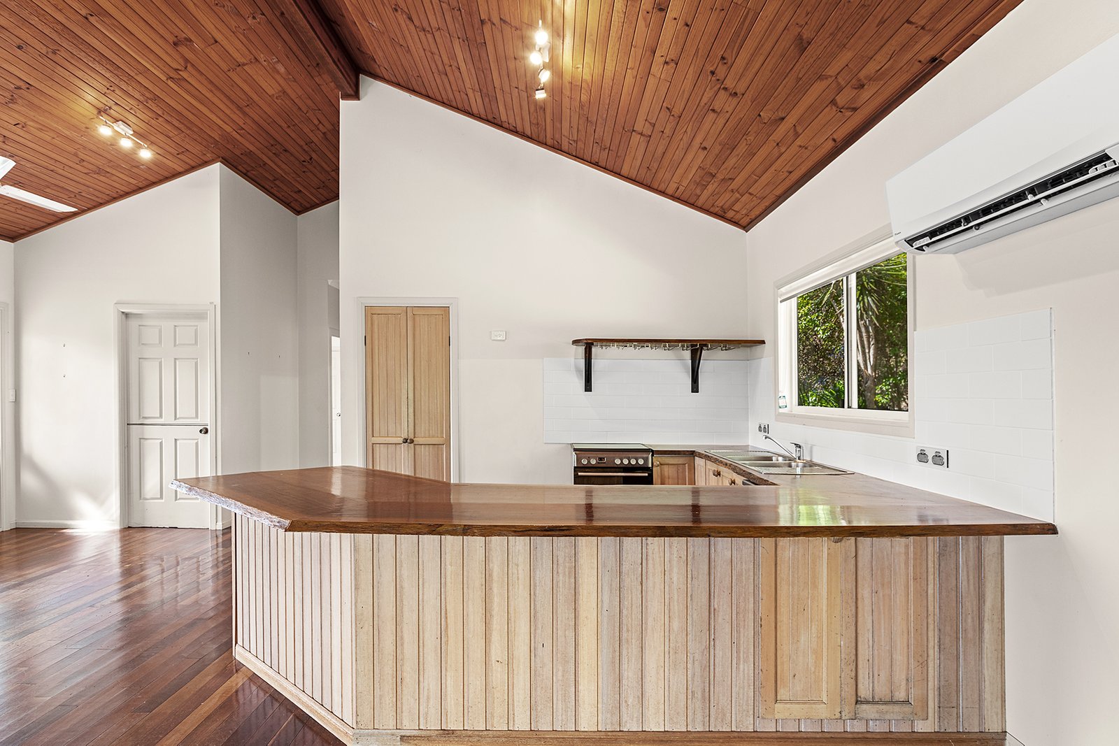 11 Warruga Street CANNONVALE 3