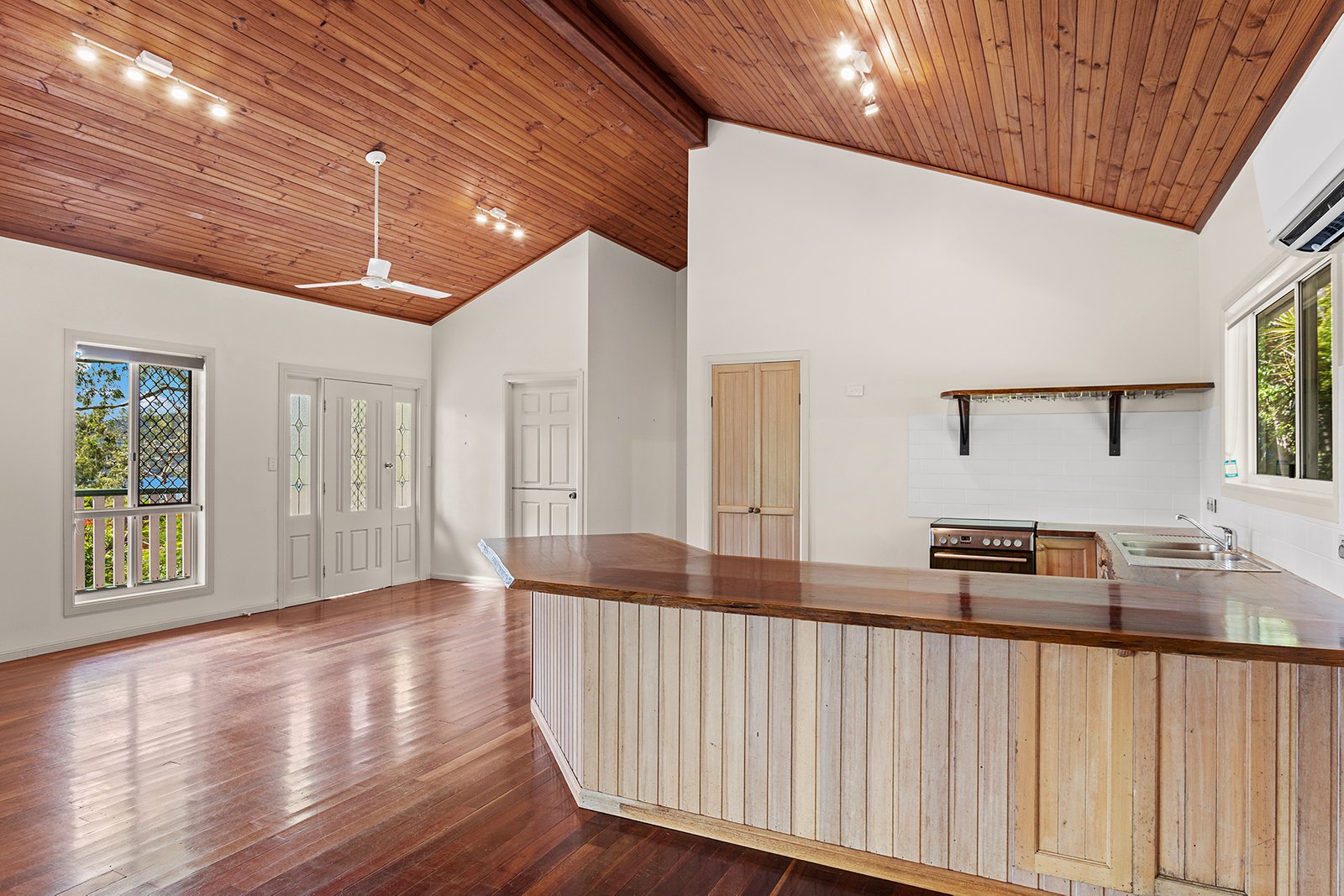 11 Warruga Street CANNONVALE 4